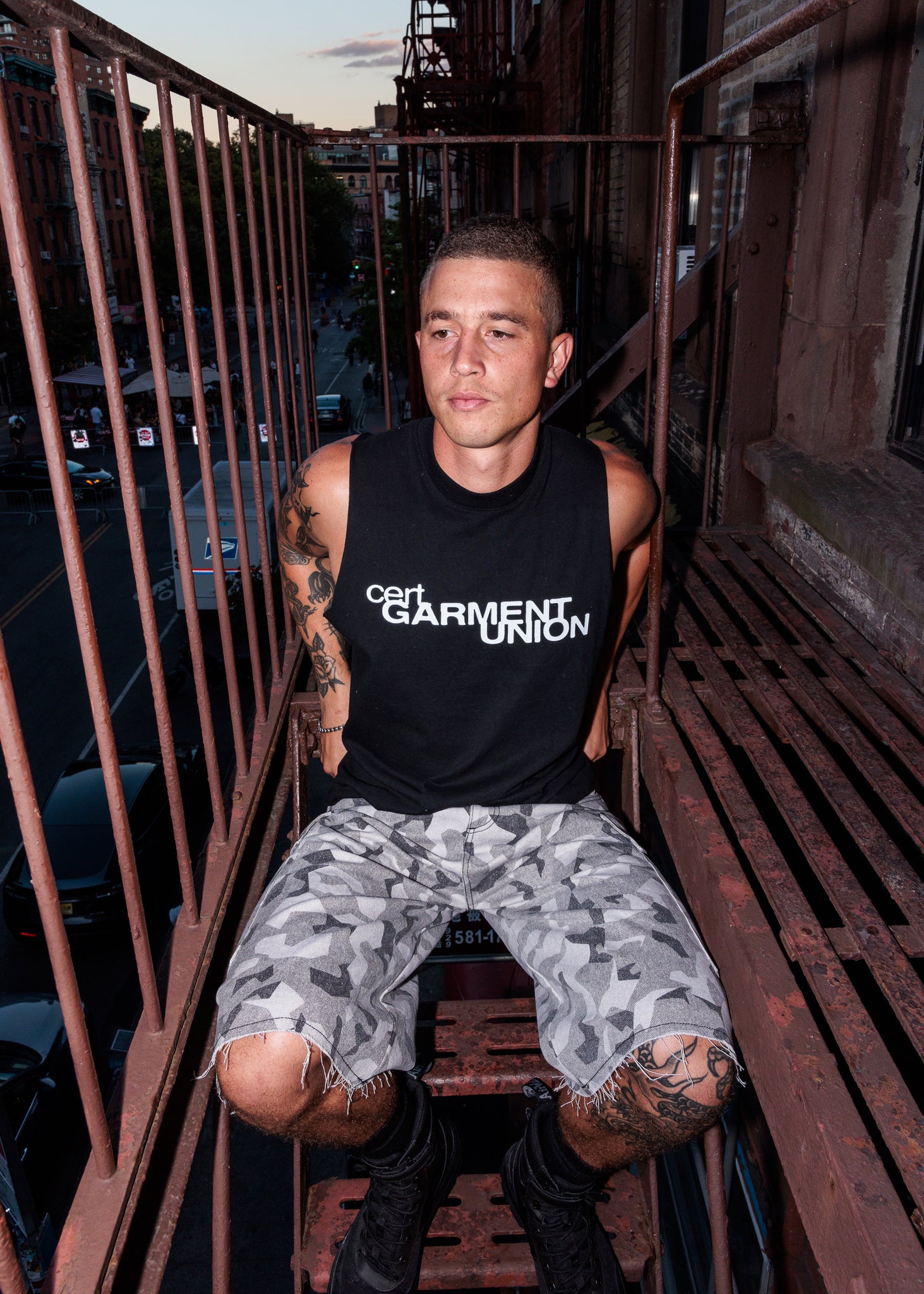 CUTOFF TANK LOGO SHIRT