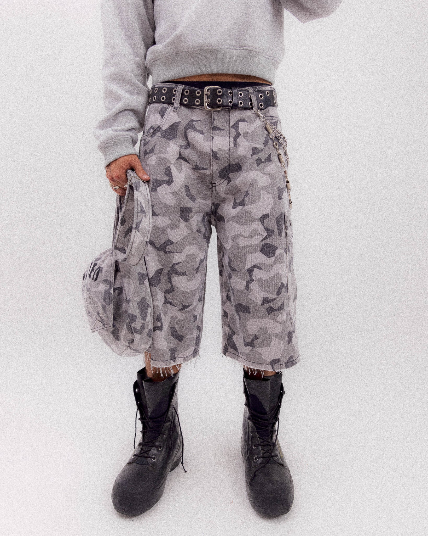 SNOW CAMO CARGO SHORT